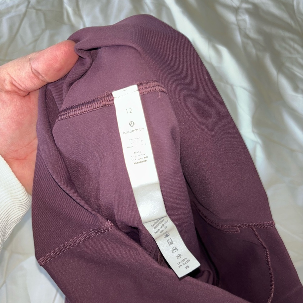 Lulu lemon cropped leggings 21’ size 12
